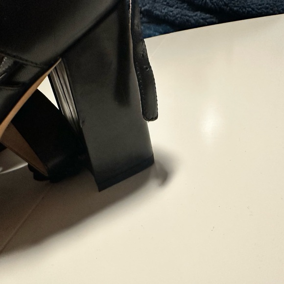 Flower Strap Tory Burch Heels. - Picture 4 of 5